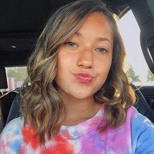 Meet your Posher, Stella